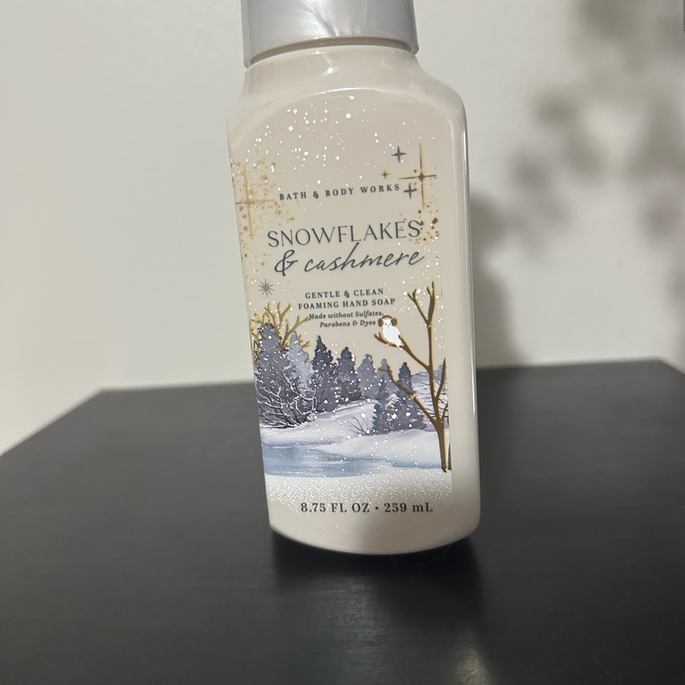 Bath & Body Works Snowflakes & Cashmere Foaming Hand Soap